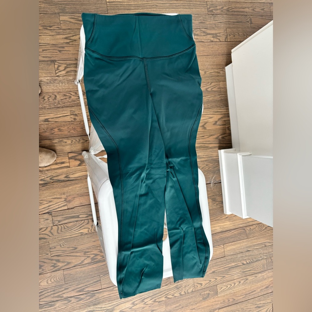 Lululemon size 4 - 23” base pace crop tight green